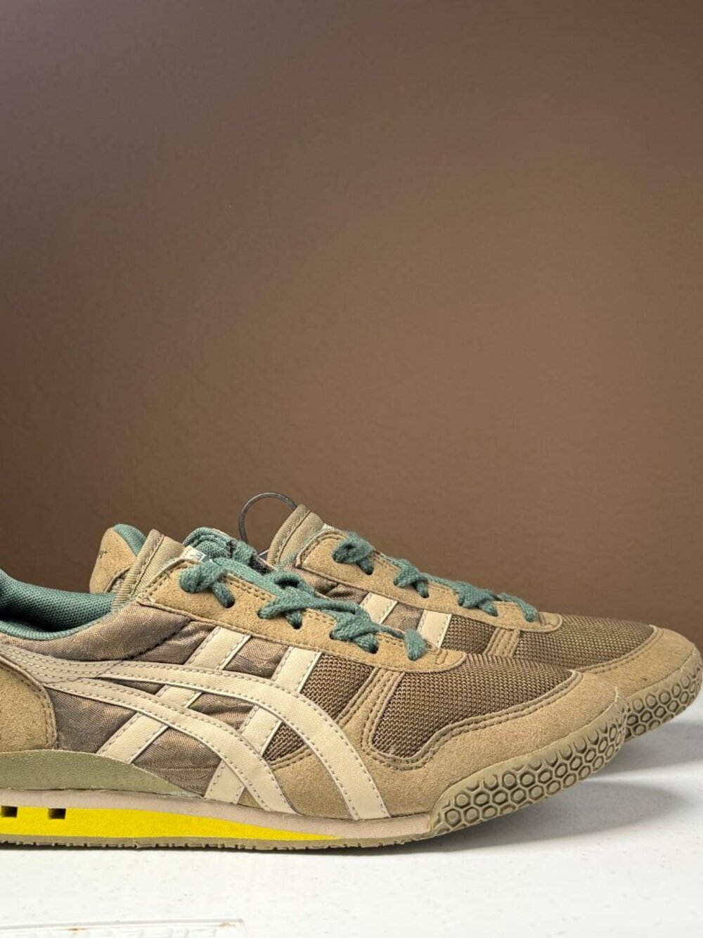 ASICS Onitsuka Tiger Ultimate 81 US 7.5 Tan Green